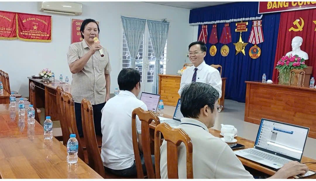 Học viên đặt câu hỏi trong buổi tập huấn