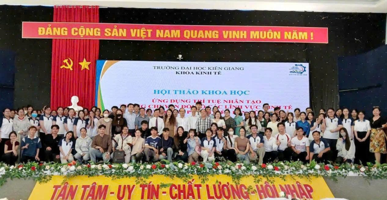Ảnh chụp chung tại một hội thảo khoa học về ứng dụng trí tuệ nhân tạo