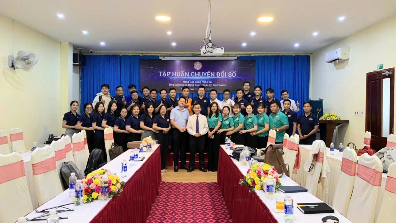 Ảnh chụp chung giảng viên và học viên tại lớp đào tạo